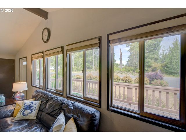 27521 U St, Ocean Park, WA 98640