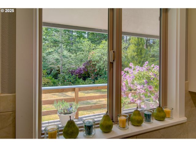 27521 U St, Ocean Park, WA 98640