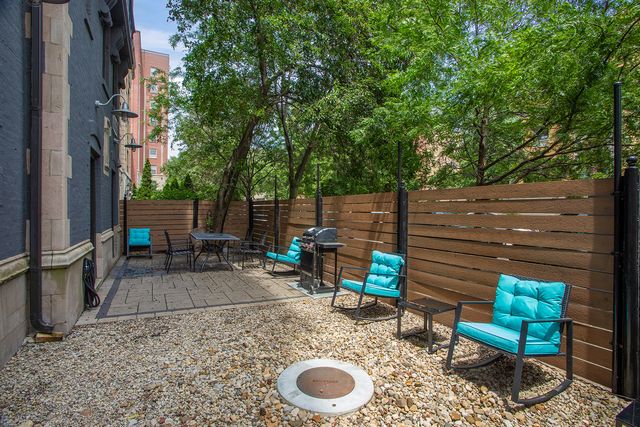 5718 N Winthrop Avenue 707, Chicago, IL 60660