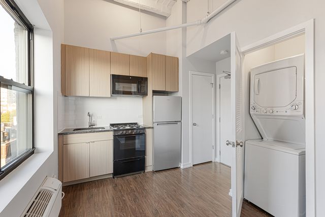 5718 N Winthrop Avenue 707, Chicago, IL 60660