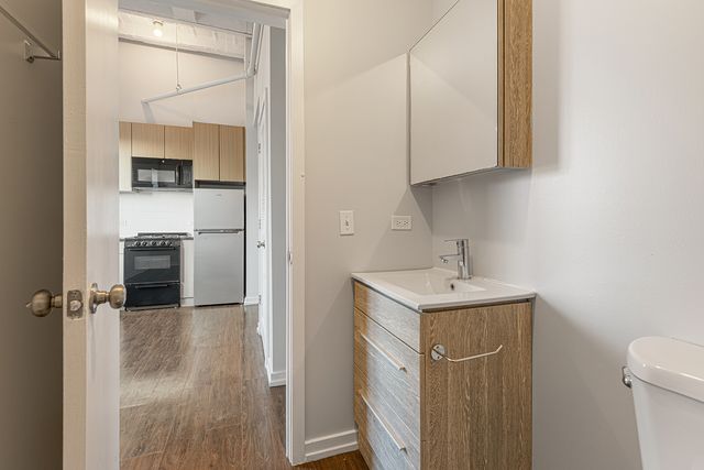 5718 N Winthrop Avenue 707, Chicago, IL 60660
