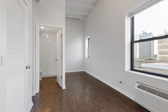 5718 N Winthrop Avenue 707, Chicago, IL 60660