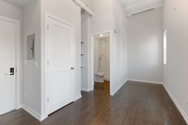 5718 N Winthrop Avenue 707, Chicago, IL 60660