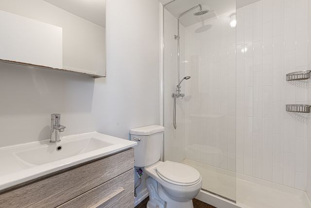 5718 N Winthrop Avenue 707, Chicago, IL 60660