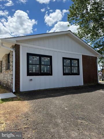 1036 SWEETBRIAR RD, Perkasie, PA 18944
