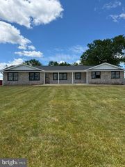 1036 SWEETBRIAR RD, Perkasie, PA 18944