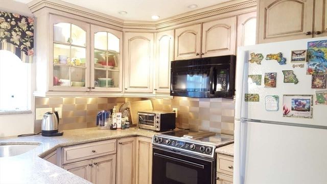 128 Emerson Gardens 128, Lexington, MA 02420