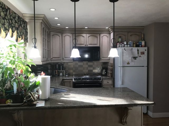 128 Emerson Gardens 128, Lexington, MA 02420