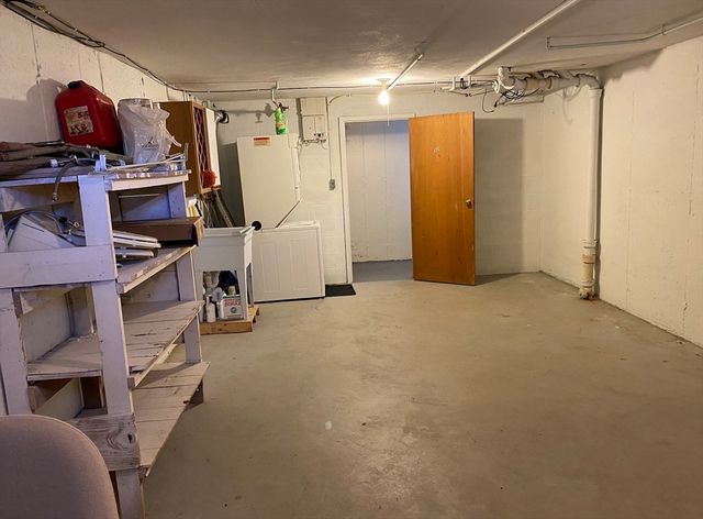128 Emerson Gardens 128, Lexington, MA 02420