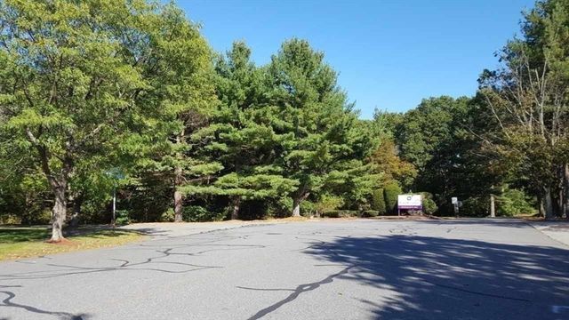 128 Emerson Gardens 128, Lexington, MA 02420