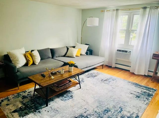 128 Emerson Gardens 128, Lexington, MA 02420