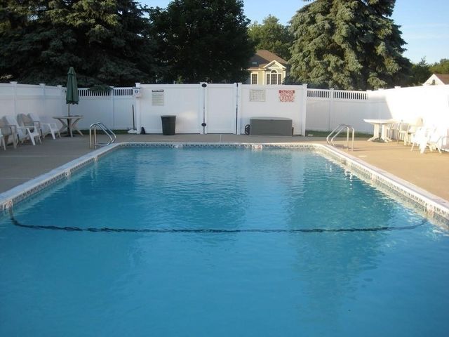 128 Emerson Gardens 128, Lexington, MA 02420