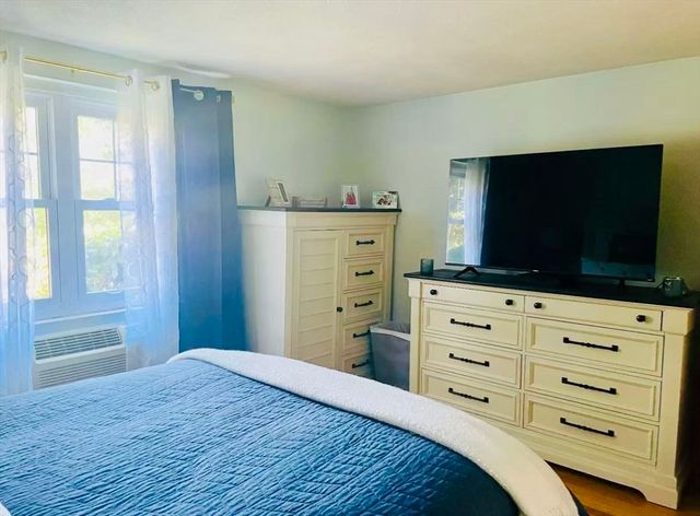 128 Emerson Gardens 128, Lexington, MA 02420