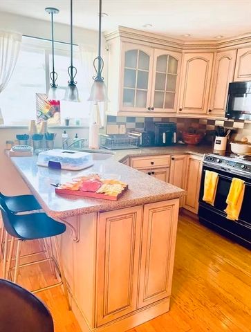 128 Emerson Gardens 128, Lexington, MA 02420