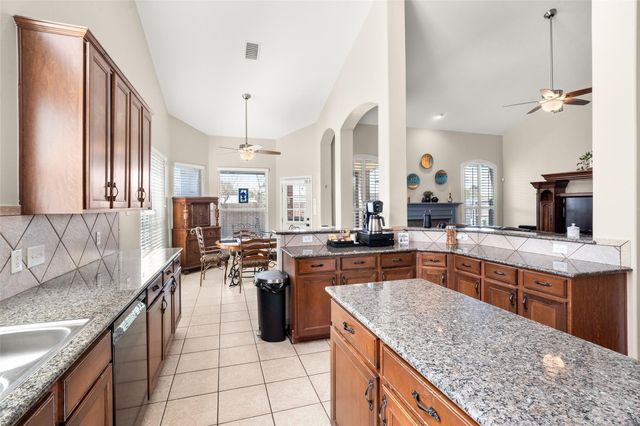 3714 Apple Tree Circle W, La Porte, TX 77571