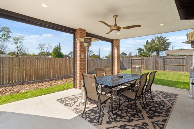 3714 Apple Tree Circle W, La Porte, TX 77571