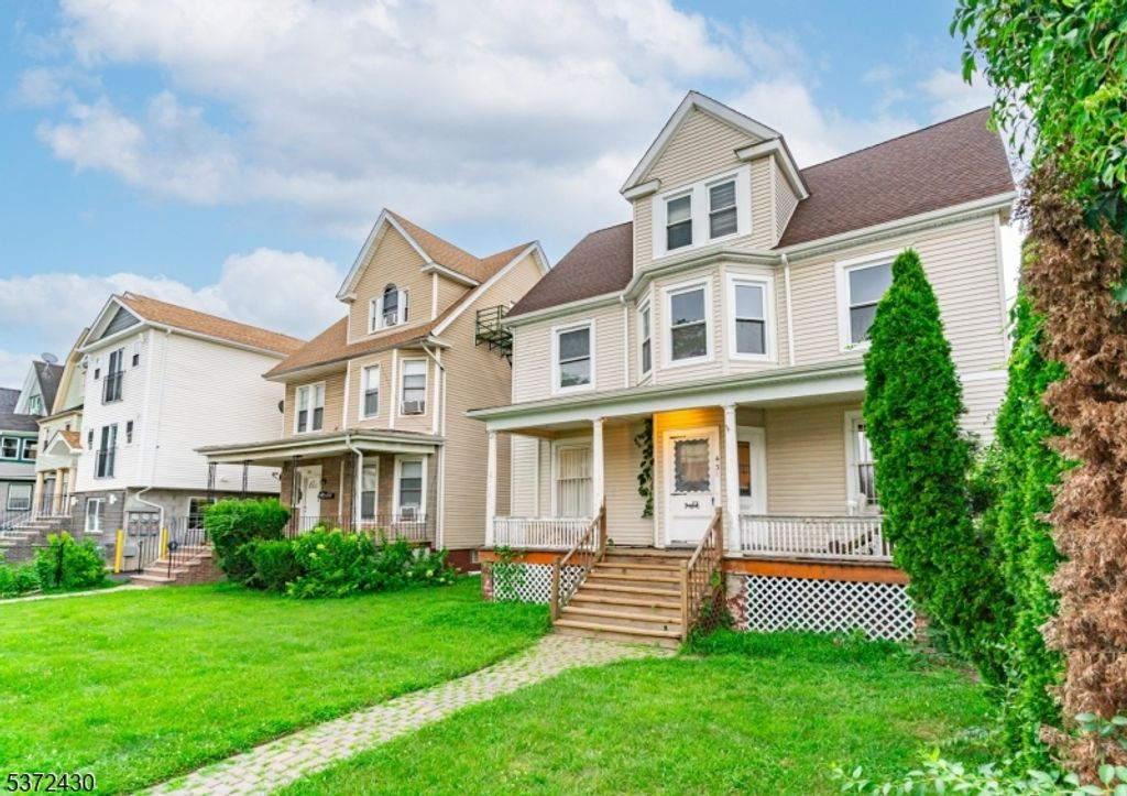 43 Eppirt St, East Orange City, NJ 07018