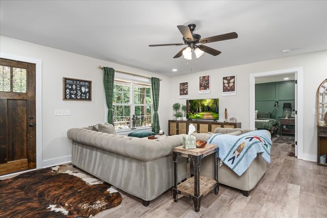 360 Hickory Ln, Sparta, TN 38583