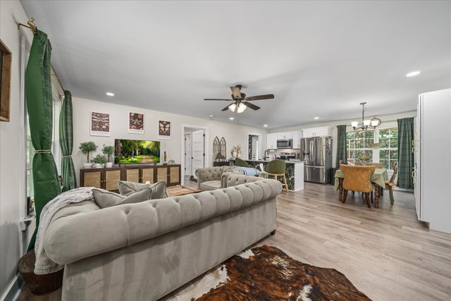360 Hickory Ln, Sparta, TN 38583