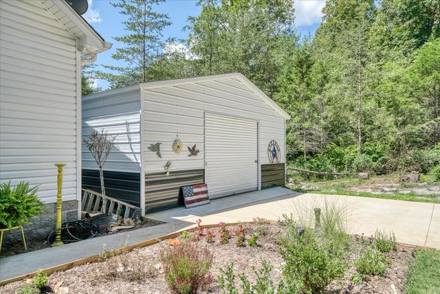 360 Hickory Ln, Sparta, TN 38583