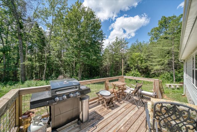 360 Hickory Ln, Sparta, TN 38583