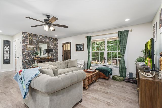 360 Hickory Ln, Sparta, TN 38583