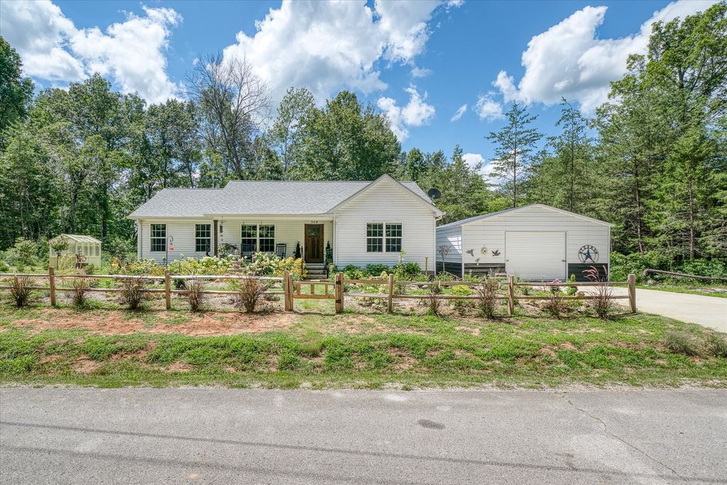 360 Hickory Ln, Sparta, TN 38583