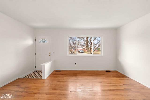 34138 Beaconsfield Street, Clinton Township, MI 48035