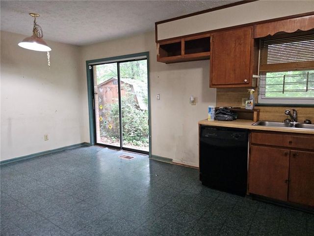 1517 Colony East Circle, Stone Mountain, GA 30083