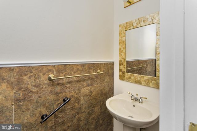 3 JASPER DR, Columbus, NJ 08022