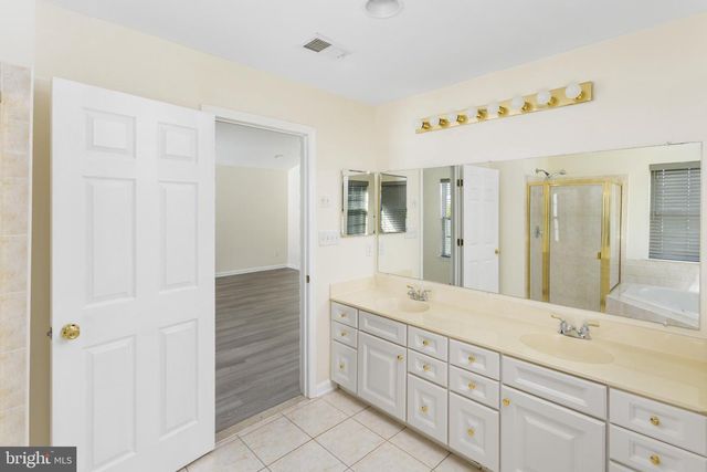 3 JASPER DR, Columbus, NJ 08022