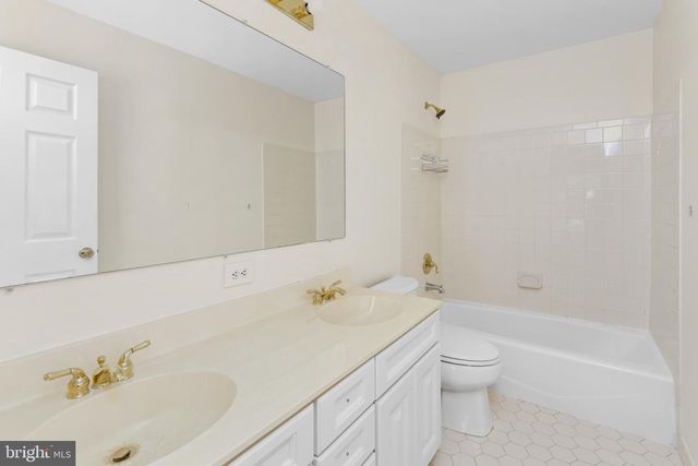 3 JASPER DR, Columbus, NJ 08022