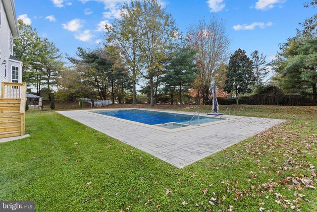 3 JASPER DR, Columbus, NJ 08022