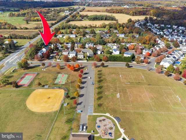 3 JASPER DR, Columbus, NJ 08022