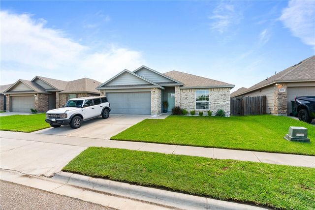 2201 Spoonbill Dr, Corpus Christi, TX 78414