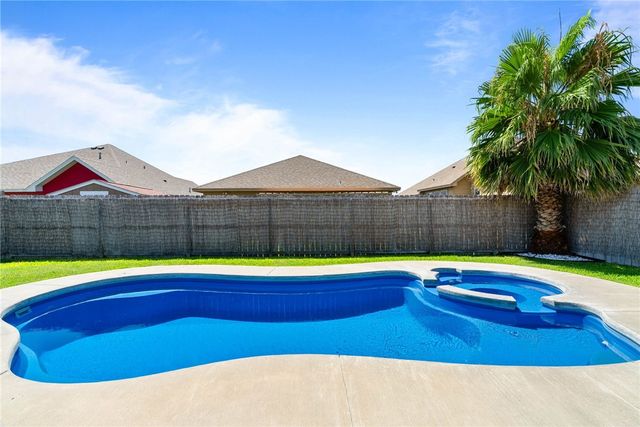 2201 Spoonbill Dr, Corpus Christi, TX 78414