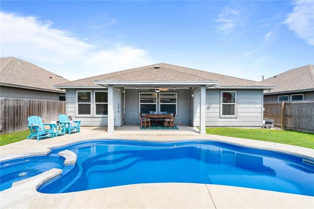 2201 Spoonbill Dr, Corpus Christi, TX 78414