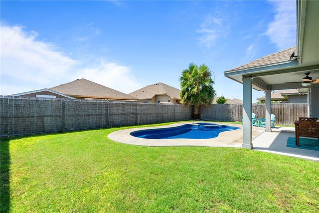 2201 Spoonbill Dr, Corpus Christi, TX 78414