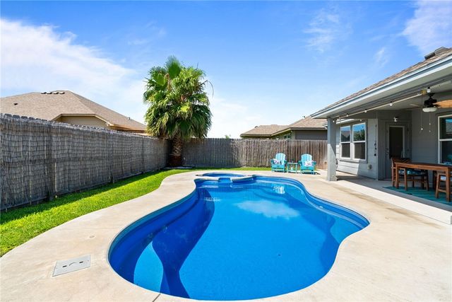 2201 Spoonbill Dr, Corpus Christi, TX 78414