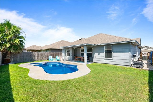 2201 Spoonbill Dr, Corpus Christi, TX 78414