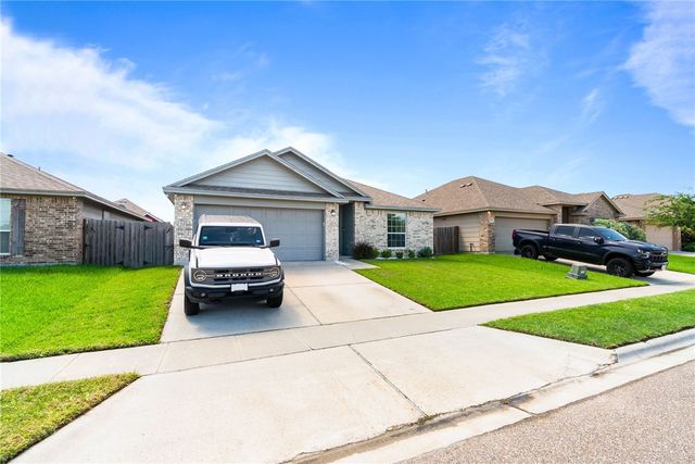 2201 Spoonbill Dr, Corpus Christi, TX 78414