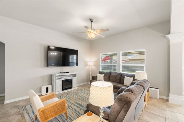 2201 Spoonbill Dr, Corpus Christi, TX 78414