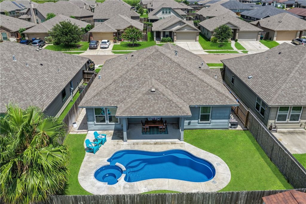 2201 Spoonbill Dr, Corpus Christi, TX 78414