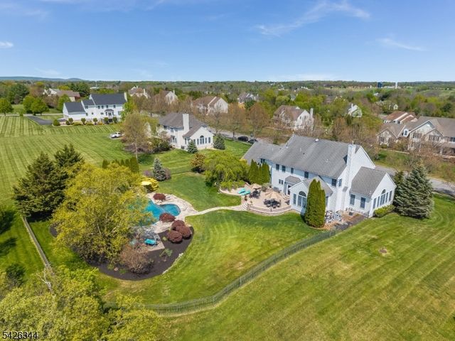 22 Patrick Henry Pl, Raritan Twp., NJ 08551