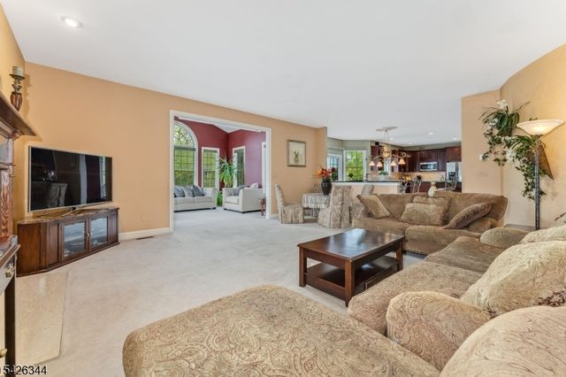 22 Patrick Henry Pl, Raritan Twp., NJ 08551
