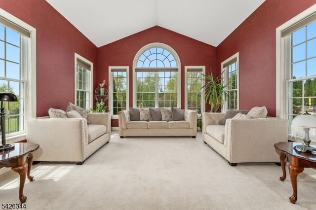 22 Patrick Henry Pl, Raritan Twp., NJ 08551