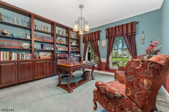 22 Patrick Henry Pl, Raritan Twp., NJ 08551