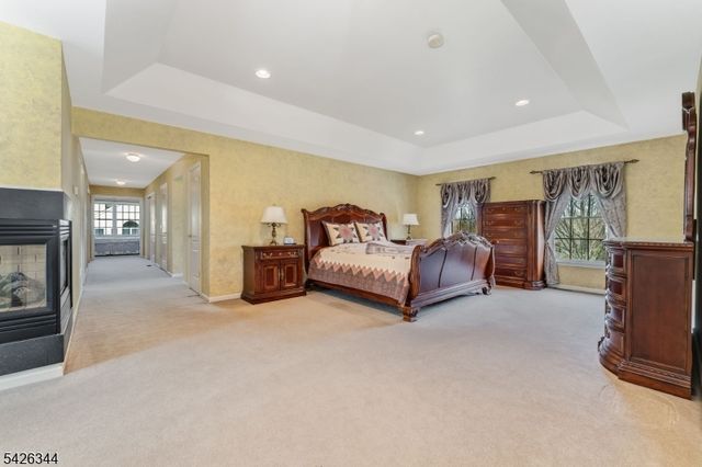 22 Patrick Henry Pl, Raritan Twp., NJ 08551
