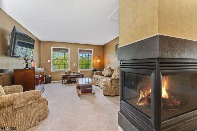 22 Patrick Henry Pl, Raritan Twp., NJ 08551