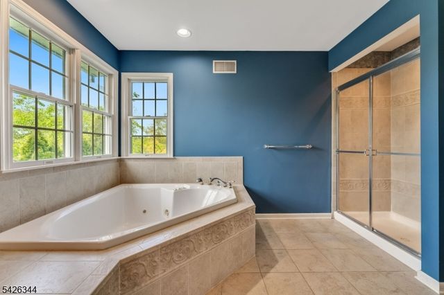 22 Patrick Henry Pl, Raritan Twp., NJ 08551